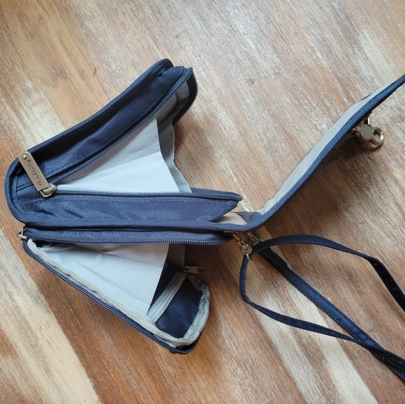 Travelon Anti-theft Convertible Bag - Picture 5 of 7